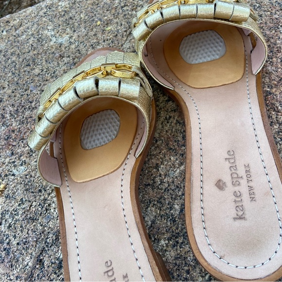 Kate Spade Brie Kiltie Fringe Leather Metallic Gold Chain Sandals - Picture 8 of 12